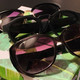 Las Bose Frames, comparadas con otras gafas de sol convencionales.